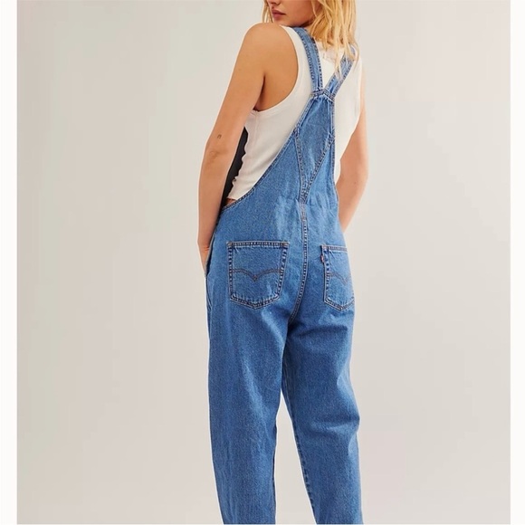 Levi’s Premium Denim Overalls Women’s Size Medium - Picture 2 of 9